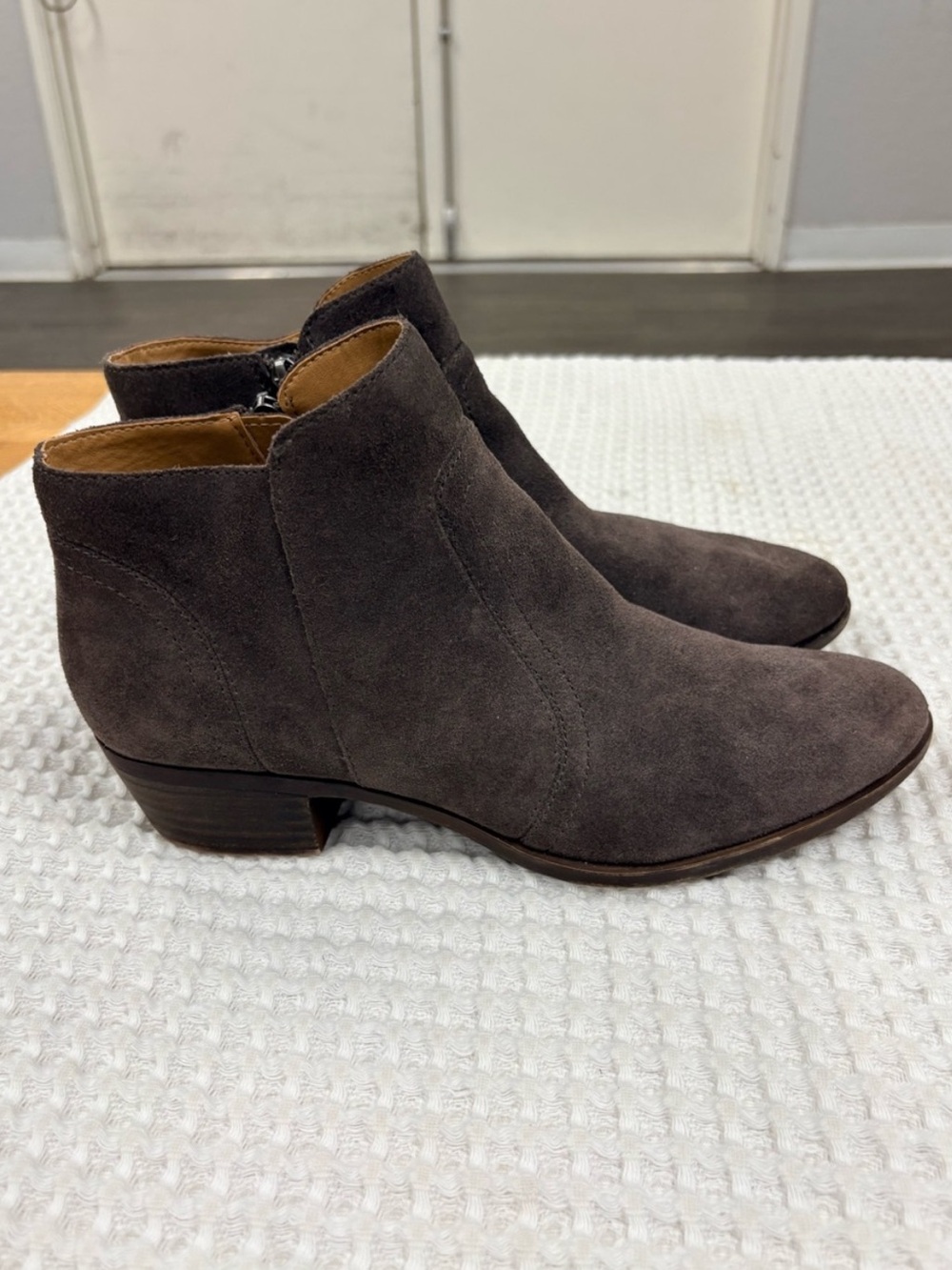 NWOT! Women’s Suede Ankle Boots. Size 10